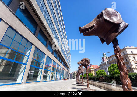 Ai Weiwei Kunstwerk - Zodiac Köpfe vor der National Gallery, Holesovice, Prag, Tschechische Republik, Schwein Stockfoto