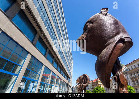 Ai Weiwei Kunstwerk - Zodiac Heads vor der National Gallery, Holesovice, Prag, Tschechische Republik, Affe Stockfoto