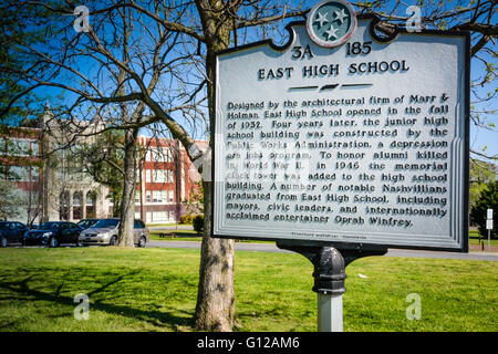 Vor der East High School auf Gallatin Hecht, East Nashville, TN präsentiert historische Informationen von Bedeutung, zusammen mit der Feststellung Oprah Winfrey Stockfoto