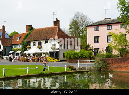 Das Fox-Gasthaus im Dorf Finchingfield, Essex, England UK Stockfoto