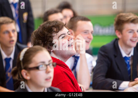 "Schülerinnen und Schüler genießen Lehren und studieren Stockfoto