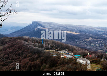 Frühling auf dem Kaukasus Republik Adygea Winter Berglandschaft Stockfoto