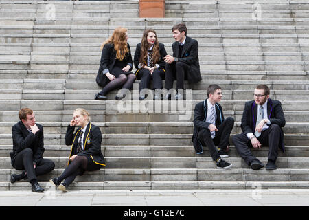 "Schülerinnen und Schüler genießen Lehren und studieren Stockfoto