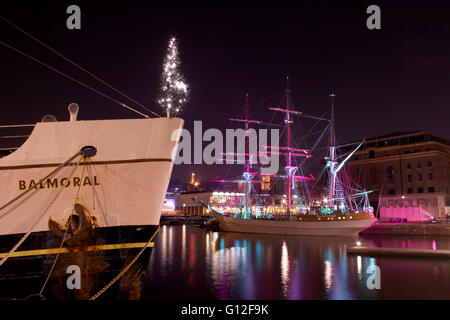 Drei Mast Bark Kaskelot günstig bei Arnolfini, Bristol Harbourside, England, Großbritannien mit MV Balmoral, ein Vintage ausflug Schiff. Stockfoto