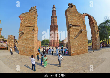 Qutub Minar, Neu-Delhi, mit Fisheye-Objektiv aufgenommen Stockfoto