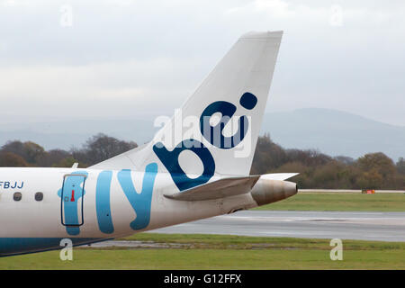 Flybe Embraer E175 schmalem Rumpf regionalen Passagier Flugzeug Heck Lackierung. Stockfoto