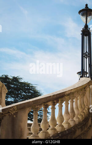 Gebogene Betontreppe Handlauf Funktion Stockfoto