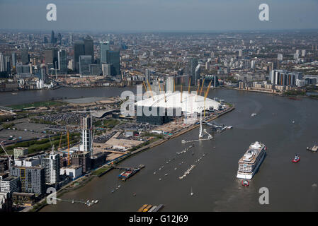 Pic zeigt Greenwich Peninsula Canary Wharf und die Themse Stockfoto