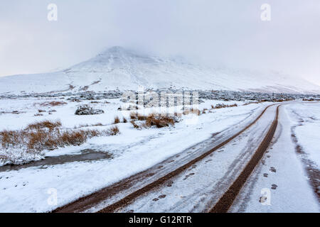 Winter-Straße zum Evangelium Pass, Powys, schwarze Berge, Brecon Beacons National Park, Wales, Vereinigtes Königreich, Europa. Stockfoto