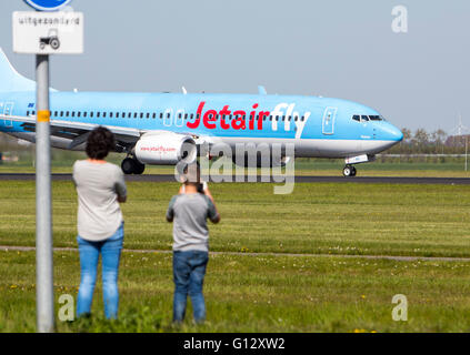 Schiphol Flughafen, Flugzeug-Spotter auf Polderbaan, 18R / 36L, offiziellen Aussichtspunkt auf dem Laufsteg, Amsterdam, Niederlande, Stockfoto