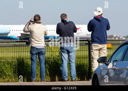 Schiphol Flughafen, Flugzeug-Spotter auf Polderbaan, 18R / 36L, offiziellen Aussichtspunkt auf dem Laufsteg, Amsterdam, Niederlande, Stockfoto