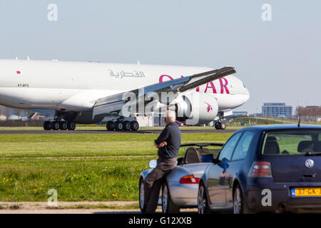 Schiphol Flughafen, Flugzeug-Spotter auf Polderbaan, 18R / 36L, offiziellen Aussichtspunkt auf dem Laufsteg, Amsterdam, Niederlande, Stockfoto