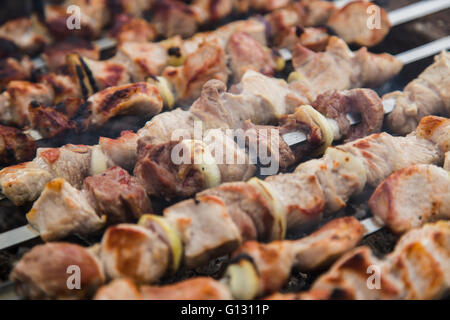 Die Schaschliks zubereitet auf einem Kohlenbecken Stockfoto