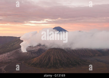 Sonnenaufgang über dem Mt. Bromo im östlichen Java Stockfoto