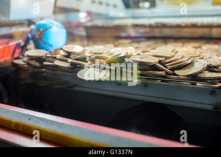 2P Arcade-Spiel auf eine Spielhalle an der Morecambe UK Stockfoto