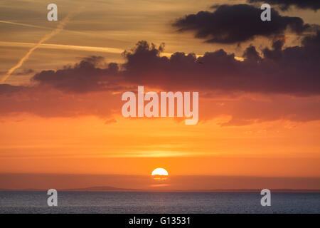 Sonnenuntergang über den Bristolkanal von Glamorgan Heritage Coast Cwm Nash Beach, South Wales, Australia Stockfoto