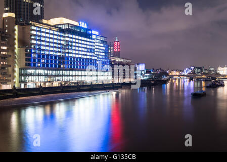 See-Container-Haus und der Oxo Tower in Londons South Bank Stockfoto