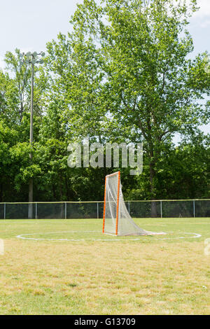 Lacrosse-Praxis-Ziel auf einem offenen Praxis-Feld Stockfoto