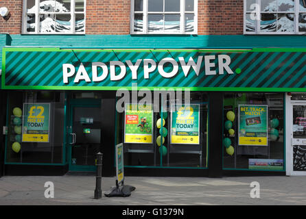 Paddy Power Buchmacher in Norwich, England. Stockfoto