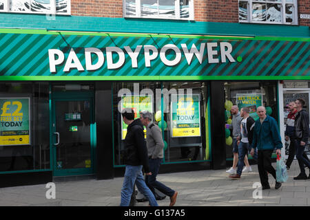 Paddy Power Buchmacher in Norwich, England. Stockfoto