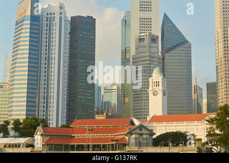 Singapur Cricket Club, Victoria Theatre und dem zentralen Geschäftsviertel Skyline. Stockfoto