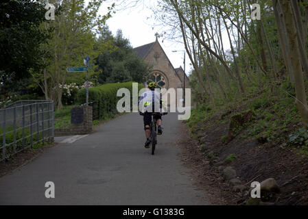 Radfahrer Klettern Hügel im Kelvingrove Park Glasgow,Scotland,U.K. Stockfoto