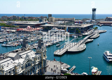 Der Hafen von Barcelona. Einkaufszentrum Maremagnum. Blick vom Aussichtspunkt des Kolumbus-Denkmal. Barcelona, Katalonien, Spanien, Europa Stockfoto