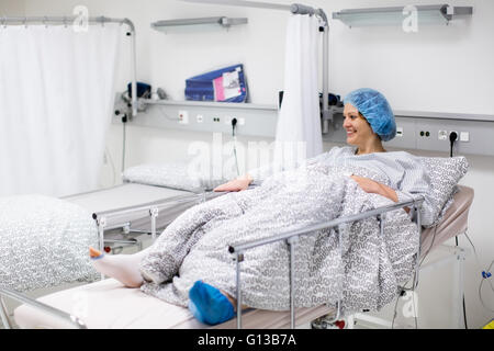 Knie Arthroskopie orthopädische Chirurgie Operation im Krankenhaus OP ...
