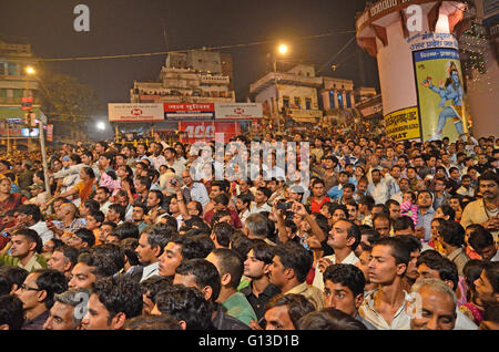 Ganga Aarti und Dev Deepavali feiern, Dashashwamedh Ghat, Varanasi, Uttar Pradesh, Indien Stockfoto