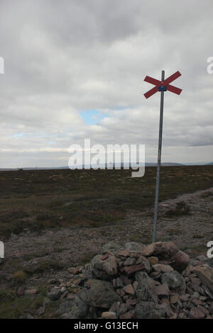 Kennzeichnung in Schweden auf Berg-Loipe. Stockfoto