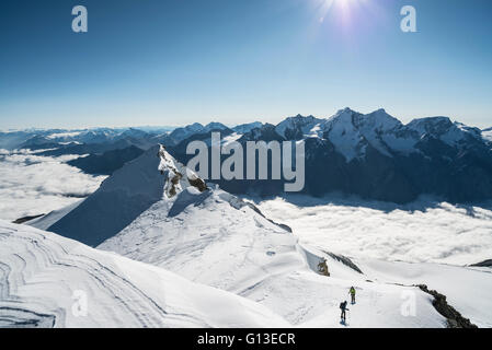 Blick Vom Westgipfel des Bishorns Auf die Pointe Burnaby. Panoramablick auf das Bishorn. Blick auf den Nord-Ost-Gipfel. Stockfoto