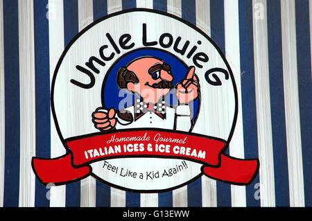 New York City: Schild am Onkel Louie G italienischen Ices & Eisdiele am Steinway Street in Astoria, Queens Stockfoto