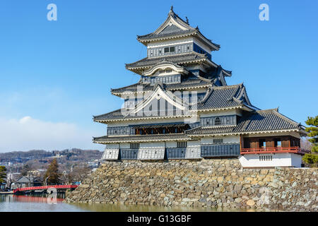 Schöne Burg Matsumoto im Winter, Nagano, Japan Stockfoto