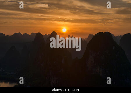 Spektakulären Blick auf die Berge von Laozhai Shan Berg, Xingping, autonome Region Guangxi, China Stockfoto