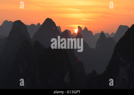 Spektakulären Blick auf die Berge von Laozhai Shan Berg, Xingping, autonome Region Guangxi, China Stockfoto