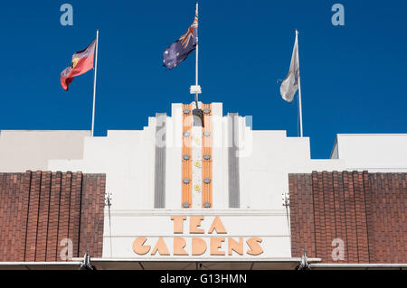 Art-Deco-Fassade des Tea Gardens Hotel, Bronte Straße, Bondi Junction, Sydney, New South Wales, Australien Stockfoto