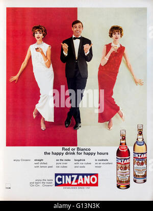 1960er Jahre Magazin Werbung Werbung Cinzano. Stockfoto