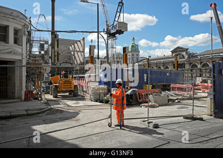 Arbeiter auf Cross Bahn Baustelle in Charterhouse Street, Smithfield London UK KATHY DEWITT Stockfoto