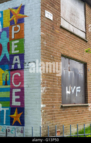 UVF Graffiti in Ballybeen Gegend von East Belfast Bside Frieden Wandbild. Stockfoto