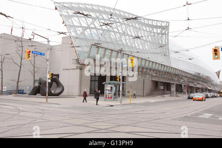 TORONTO - 28. April 2016: The Art Gallery of Ontario ist ein Kunstmuseum in Toronto, Ontario, Kanada. Die Sammlung umfasst mehr Stockfoto