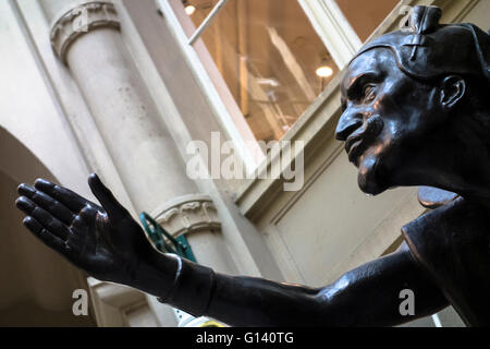 Statuen von Faust und Mephisto in Auerbachs Keller, Leipzig Stockfoto