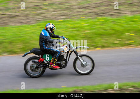 Chorley, Lancashire, UK. 8. Mai 2016. Nr. 6 Jeff Davies aus Nunthorpe Reiten 1972 246cc Montesa Cappra, motocross Dirt Bike an der Hoghton Turm Sprint. Stockfoto