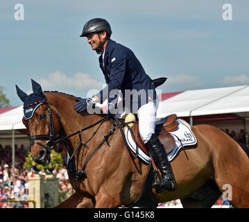 Badminton, Gloucestershire, UK. 8. Mai 2016.   Bild: Badminton Gloucestershire U.K.Mitsubishi Motoren Badminton Horse Trials. Michael Jung Deutschland Reiten La Biosthetique-Sam FBW gewinnt die 2016. Mitsubishi Motors Badminton Horse Trials, präsentiert von Carmilla Herzogin von Cornwall.    Bildnachweis: Charlie Bryan/Alamy Live News Stockfoto