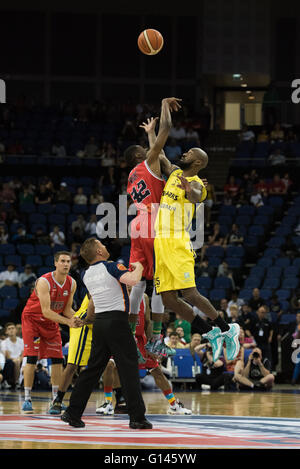 London, UK, 8. Mai 2016. Die O2-Arena.  Geschmolzene British Basketball League Play-Off-Finale statt im The O2 zwischen Leicester Riders und Sheffield Haifische. Bildnachweis: Pmgimaging/Alamy Live-Nachrichten Stockfoto