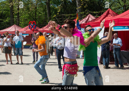 Brüssel, Belgien. 8. Mai 2016. Aktivitäten in Brüssel Park während der traditionelle Tag der Iris und Food Truck Festival am 8. Mai 2016 in Brüssel, Belgien. Bildnachweis: Skyfish/Alamy Live-Nachrichten Stockfoto