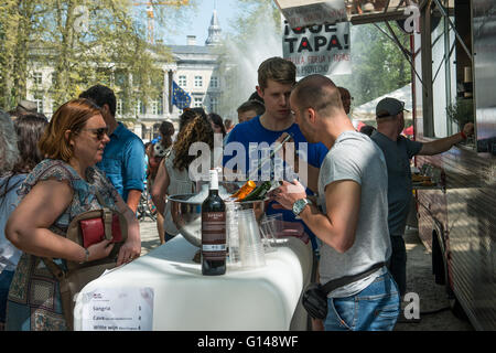 Brüssel, Belgien. 8. Mai 2016. Aktivitäten in Brüssel Park während der traditionelle Tag der Iris und Food Truck Festival am 8. Mai 2016 in Brüssel, Belgien. Bildnachweis: Skyfish/Alamy Live-Nachrichten Stockfoto