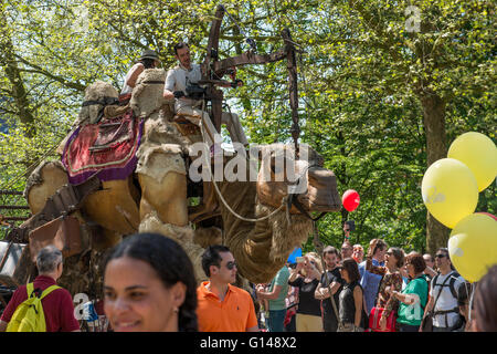 Brüssel, Belgien. 8. Mai 2016. Aktivitäten in Brüssel Park während der traditionelle Tag der Iris und Food Truck Festival am 8. Mai 2016 in Brüssel, Belgien. Bildnachweis: Skyfish/Alamy Live-Nachrichten Stockfoto