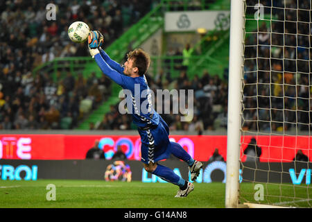 Portugal, Lissabon, kann 07,2016 - Sport-V. SETÚBAL - Ricardo, V. Setúbal Goalkepper, während der portugiesischen Fußball-Liga-match zwischen Sporting und V. Setúbal in Lissabon, Portugal. Foto: Bruno de Carvalho/ImagesPic Stockfoto