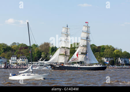 Historischen niederländischen Segeln Schiff "Mercedes" an der Elbe bei Abreise Parade der 827th Hafengeburtstag, Hamburg, Deutschland Stockfoto