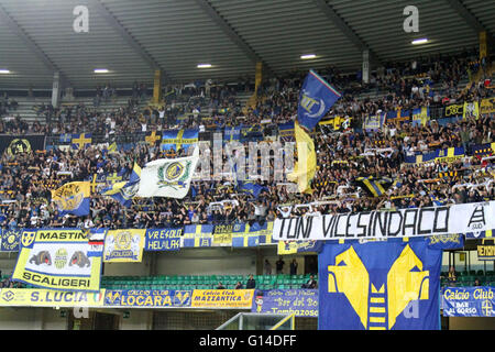 Verona, Italien. 8. Mai 2016. Hellas Verona Fans während der Serie A Spiel zwischen FC Hellas Verona V Juventus FC Stadium Bentegodi am 8. Mai 2016 in Verona, Italien. Bildnachweis: Andrea Spinelli/Alamy Live-Nachrichten Stockfoto